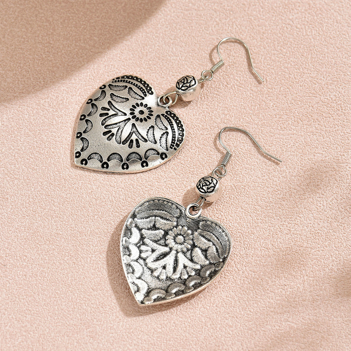 Wholesale Fashionable retro heart-shaped earrings with a vintage and exaggerated design, silver peach heart earrings and earrings