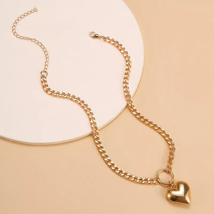 Wholesale New exquisite peach heart pendant necklace with simple metal thick chain heart-shaped collarbone necklace