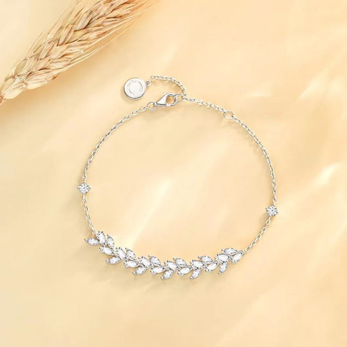 Wholesale Bracelet for women, light luxury, niche birthday gift, high-end sweet accessory to give to girlfriend