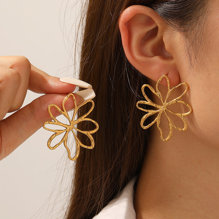 Wholesale Geometric earrings  exaggerated heart-shaped stud earrings   titanium steel   light luxury style  high-end earrings