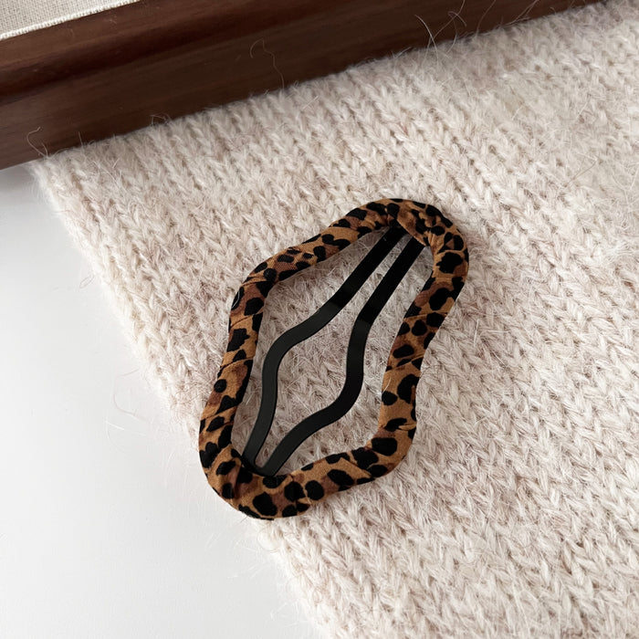 Wholesale Retro leopard print bangs clip, simple and stylish style, edge clip, broken hair clip, hair clip