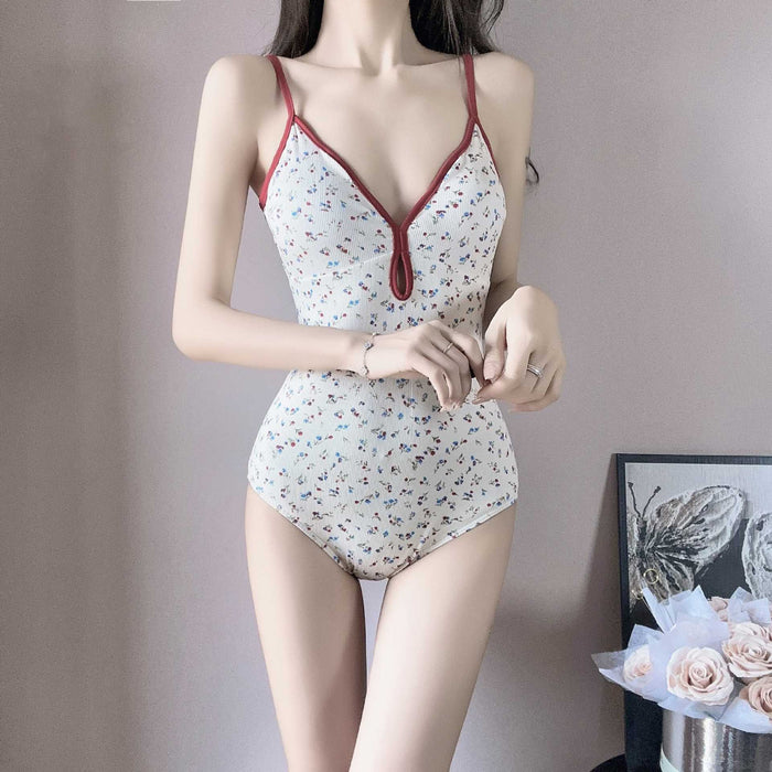 Wholesale New student one-piece swimsuit women's two-piece set triangle slimming and slimming hot spring vacation swimming suit