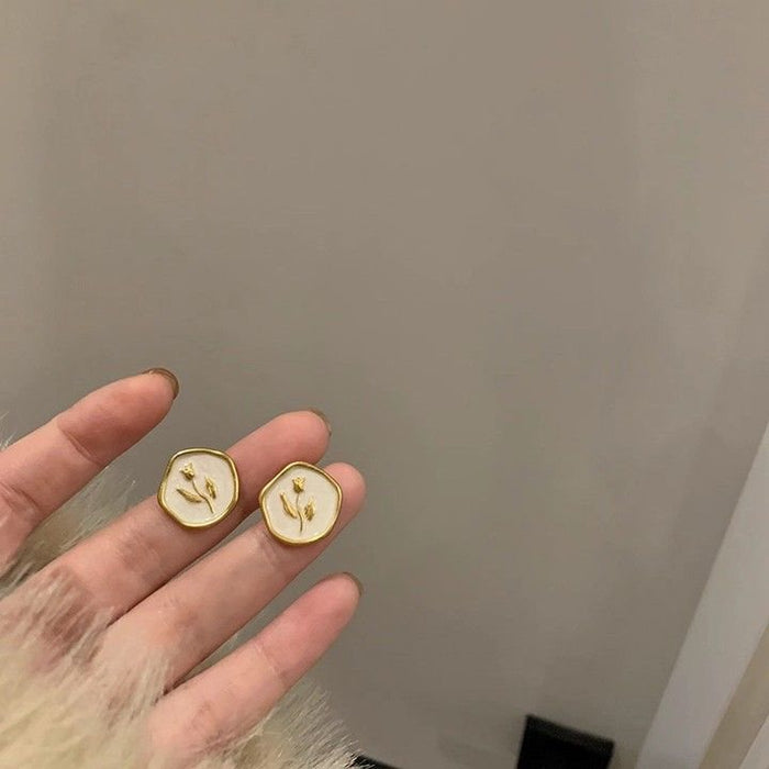 Wholesale Geometric fashion, compact and exquisite, light luxury, niche earrings