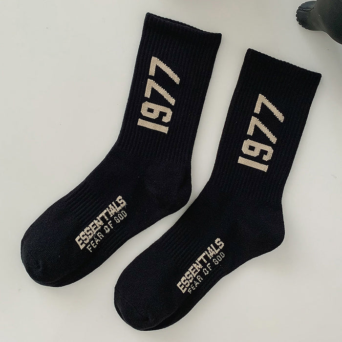 Wholesale Middle socks, number socks, letter socks, black and white college style socks