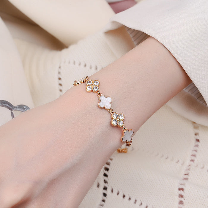 Wholesale Three leaf clover bracelet, niche, high-end, simple, fashionable, shell