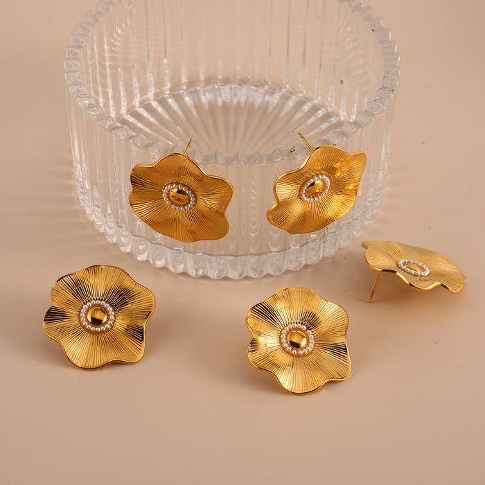 Wholesale Simple and fashionable stainless steel flower earrings with pearl inlay, popular retro flower earrings, color preservation wholesale