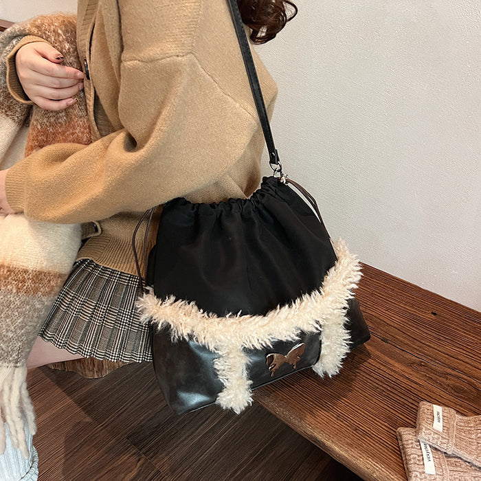Wholesale New versatile niche shoulder bag for commuting, large capacity, temperament, plush design, and a sense of design