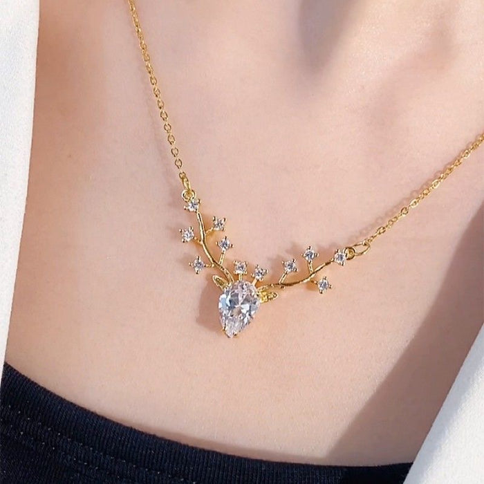 Wholesale Pendant necklace, high-end and fashionable temperament, collarbone chain