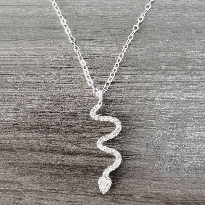 Wholesale New light luxury sparkling diamond snake necklace with niche design, personalized temperament, collarbone chain, versatile sweater chain, neck chain