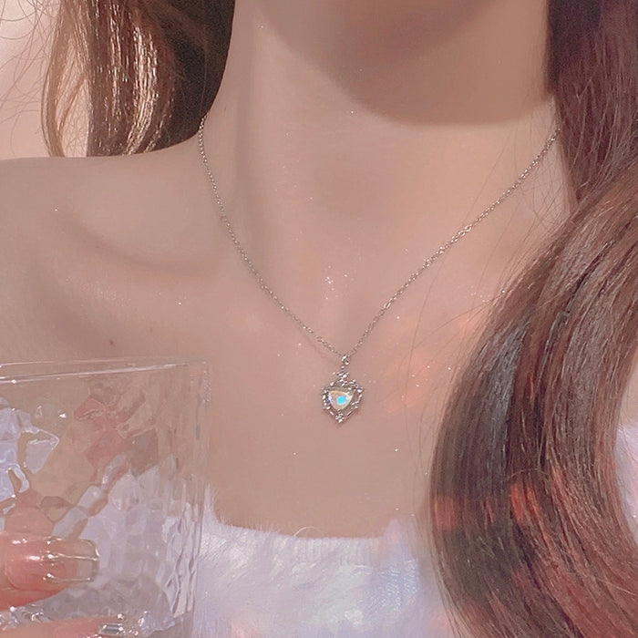Wholesale Fashionable gradient moonstone heart-shaped necklace with hollowed out atmosphere, collarbone chain, neck chain