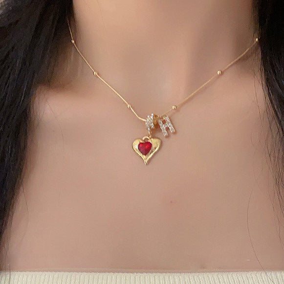 Wholesale Love pendant necklace, light luxury temperament, versatile, niche personality, high-end feeling, collarbone chain