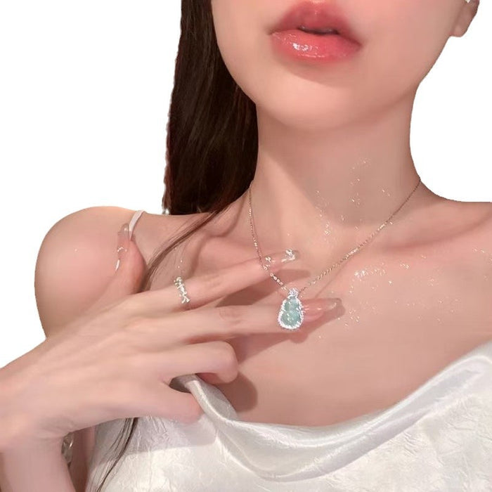 Wholesale Pendant necklace, light luxury collarbone chain, necklace accessory