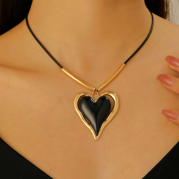 Wholesale  jewelry exaggerated love necklace girl heart pendant clavicle chain women