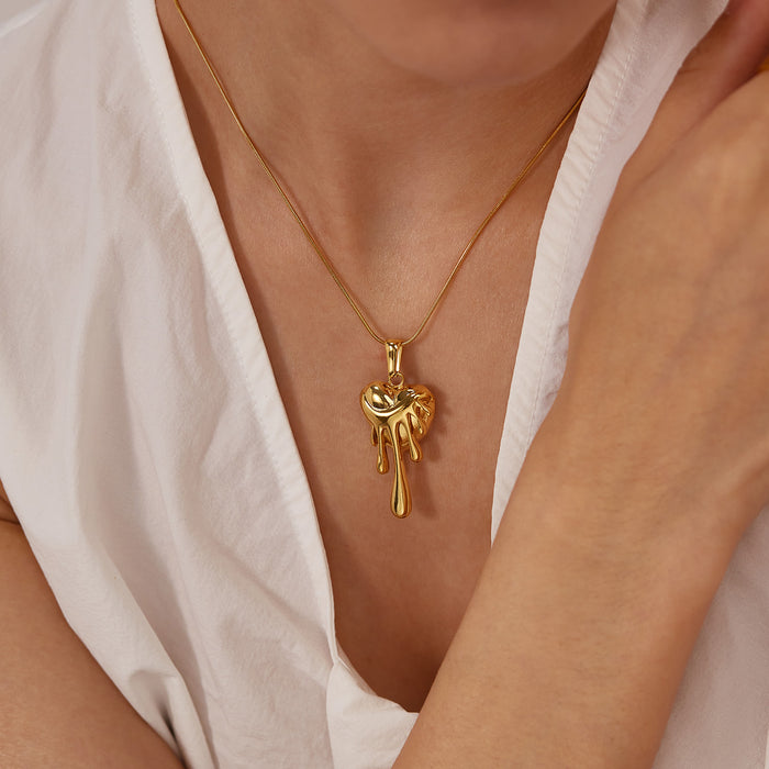 Wholesale Fashionable niche retro necklace with stainless steel design, caring and high-end necklace