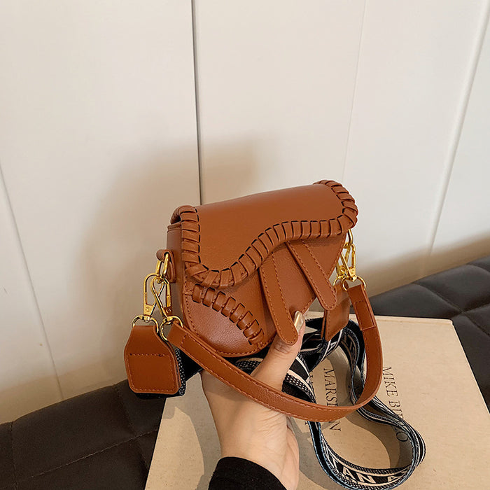 Wholesale New retro woven mini saddle bag for children, high-end handbag, broadband crossbody bag