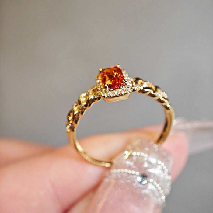 Wholesale Ring in gold with diamond inlay, vintage light luxury jewelry