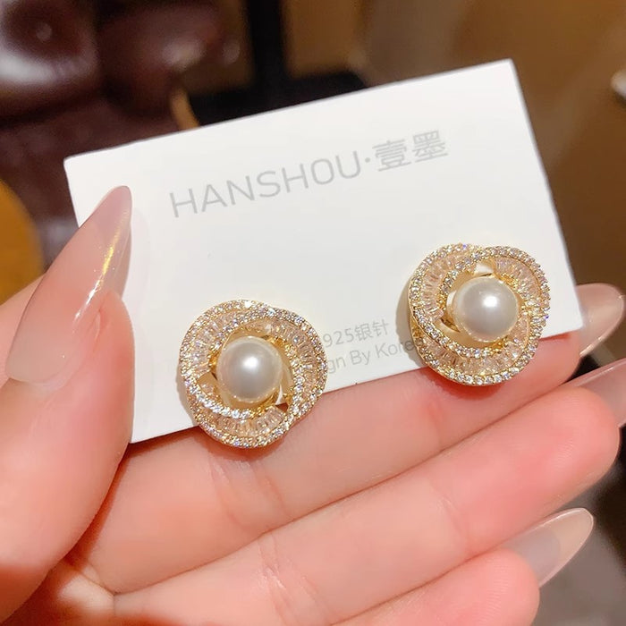 Wholesale Exquisite, fashionable, light luxury, super sparkling full diamond pearl spiral earrings, silver needle temperament, versatile and high-end earrings