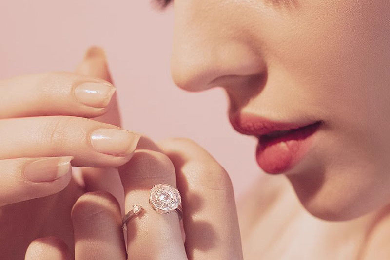Wholesale Rotating Ring Silver White Sparkly Geometric Fashion Accessory for Women Gift