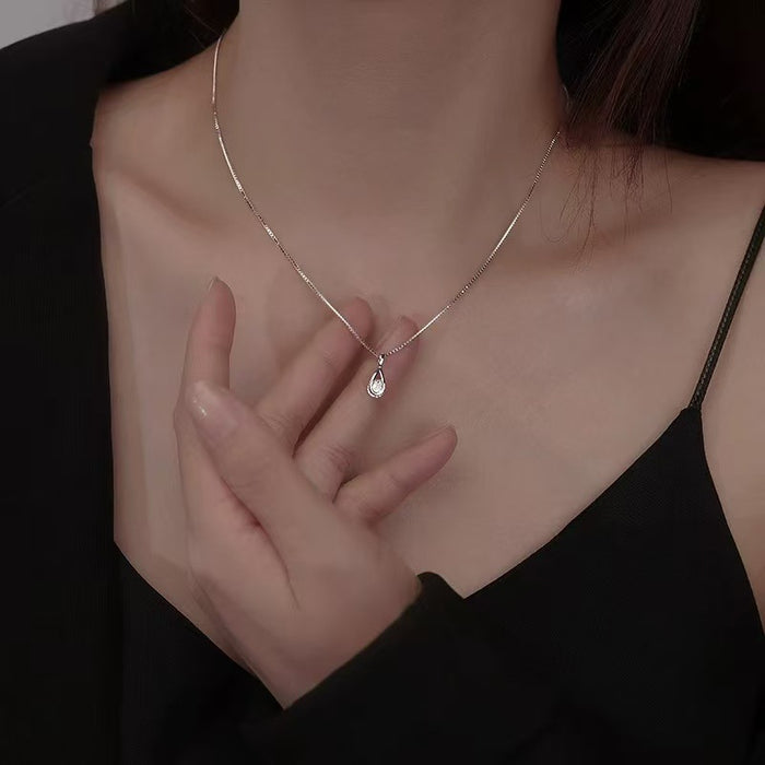 Wholesale New versatile zircon water droplet necklace, light luxury, niche design, geometric collarbone chain, simple accessory