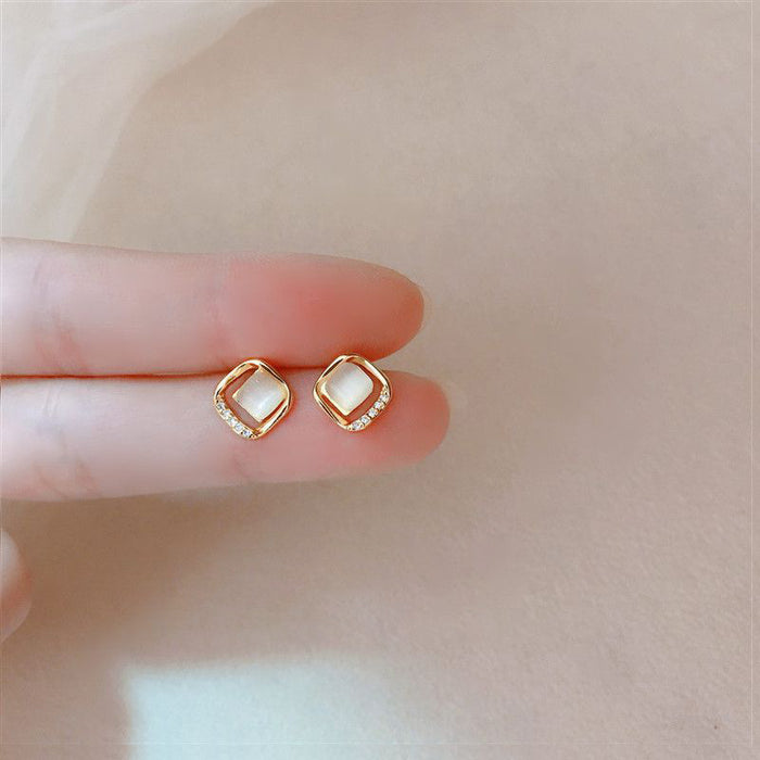 Wholesale Pearl earrings, high-end earrings, temperament, personality, retro earrings, light luxury, atmospheric texture