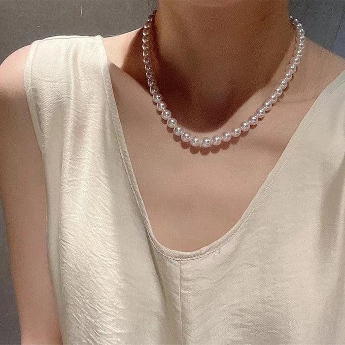 Wholesale Pearl necklace exudes a sense of luxury and luxury, with light accessories such as necklaces, beaded collarbone chains