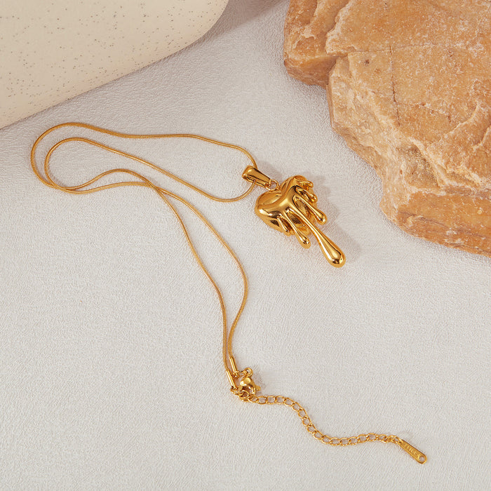 Wholesale Fashionable niche retro necklace with stainless steel design, caring and high-end necklace