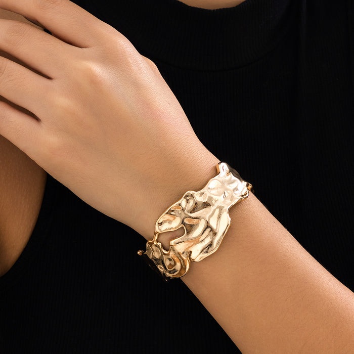 Wholesale Niche pleated liquid metal style minimalist lava irregular retro collar accessory