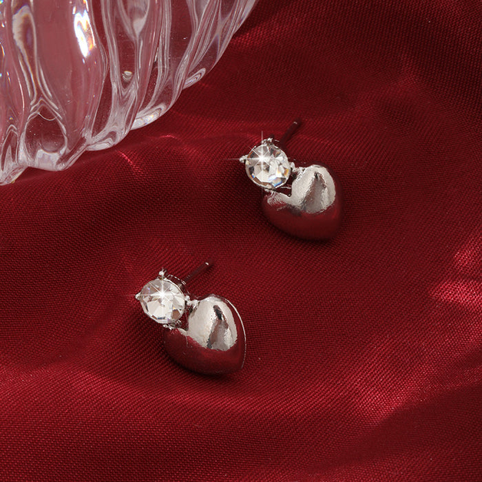 Wholesale New niche temperament zircon heart-shaped earrings for women, simple and versatile daily design earrings