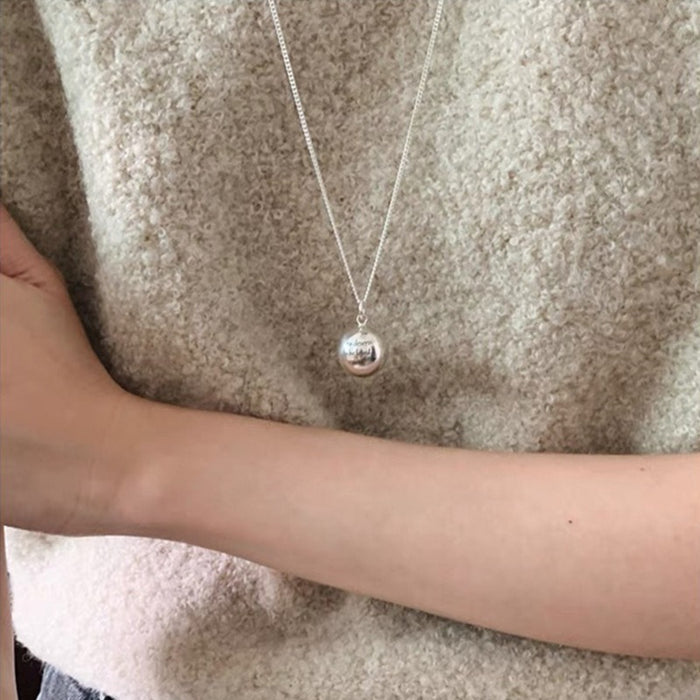 Wholesale Minimally designed round ball necklace for women with a niche design, temperament and texture pendant, sweater chain