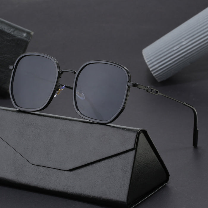 Wholesale New fashionable sunglasses with a high-end feel and metal frame, personalized large frame glasses