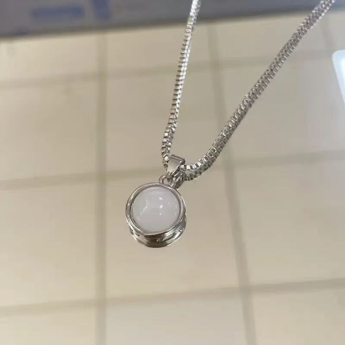 Wholesale Pearl pendant necklace, high-end design, niche accessory, collarbone chain