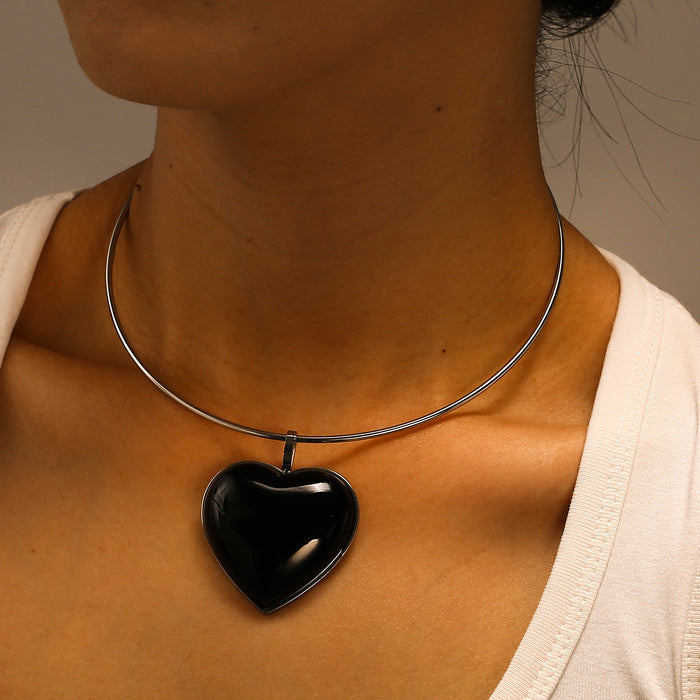Wholesale Light luxury, high-end, minimalist design, stainless steel heart collar, fashionable commuting collarbone chain