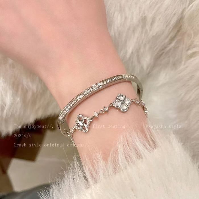 Wholesale Full Diamond Bracelet with Four Leaf Clover Zircon Electroplating, a Small and Exquisite Handpiece