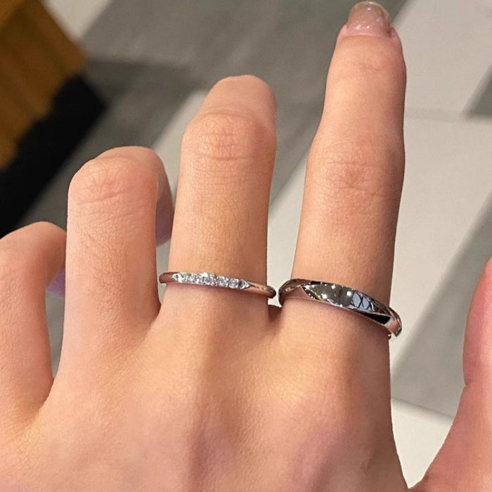 Wholesale New minimalist plain circle couple ring with micro inlaid zircon, trendy and versatile bright surface