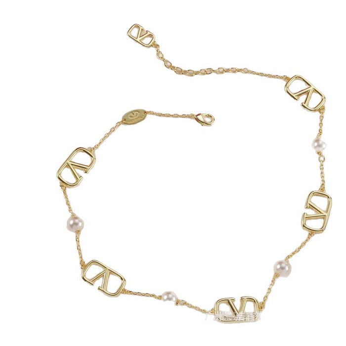 Wholesale Letter pearl necklace classic fashion versatile elegant temperament collarbone chain