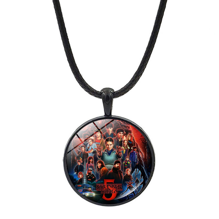 Wholesale Film themed fashionable round iron alloy pendant necklace