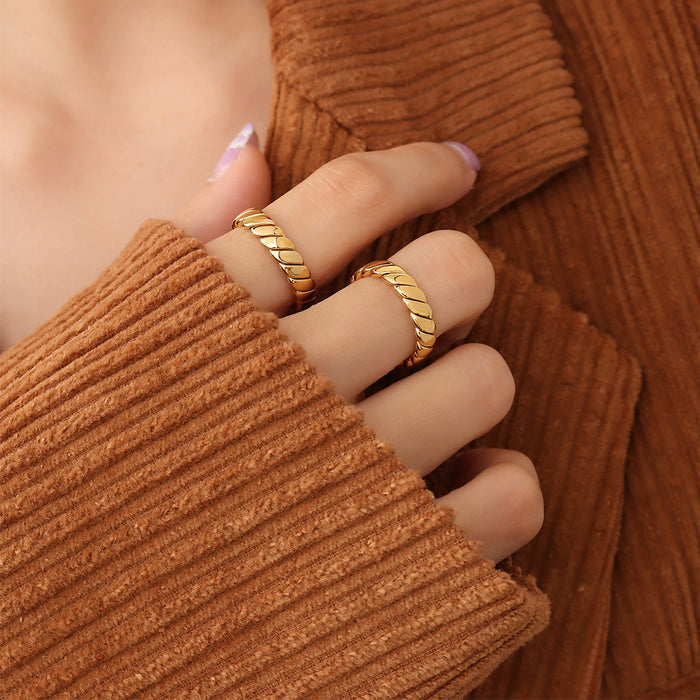 Wholesale Light luxury and fashionable geometric ring, titanium steel gold-plated retro hand jewelry