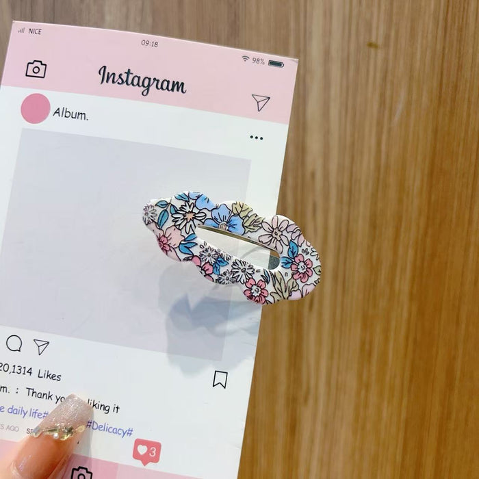 Wholesale Cute kids'  hair clips with various flower patterns