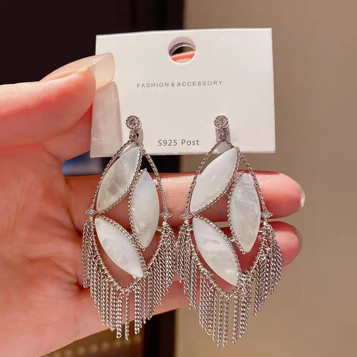 Wholesale New silver leaf earrings with retro high-end feel, niche design earrings