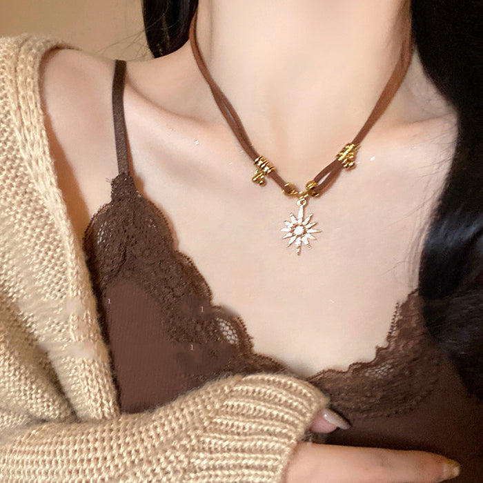 Wholesale Necklace, women's high-end, light luxury, retro collarbone chain accessory