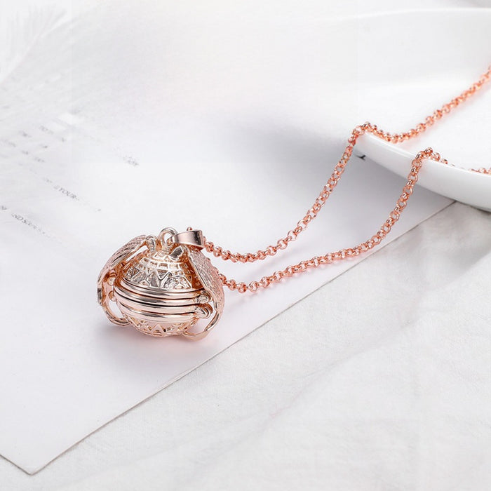 Wholesale Multi layer picture box that can be opened, photo pendant, new hollowed out wing folding necklace accessory