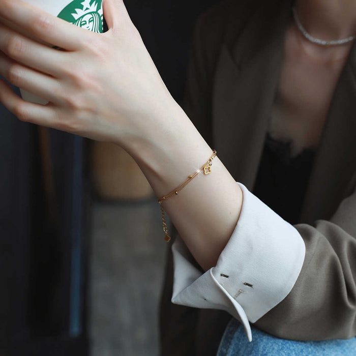 Wholesale Light luxury four leaf clover titanium steel bracelet for girls with fashionable temperament, semi spliced new exquisite bracelet