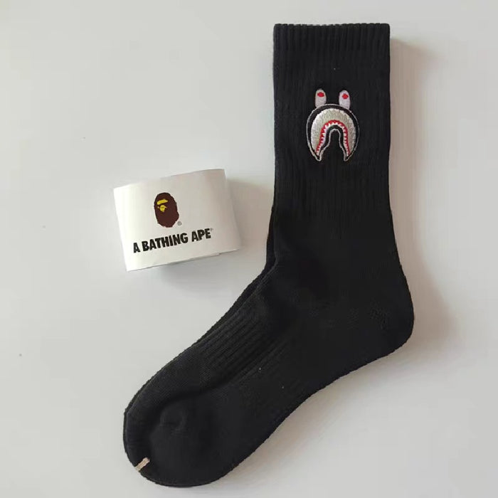 Wholesale Medium length towel bottom socks, high top sports long tube, embroidered white