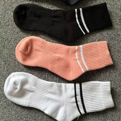 Wholesale Mid length socks, combed cotton warm loop socks, solid color basic style, comfortable sports socks, basketball socks