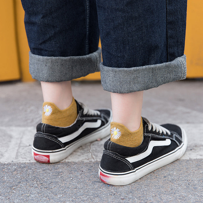 Wholesale New product: Daisy embroidered socks, heel protection, anti friction boat socks, cotton socks