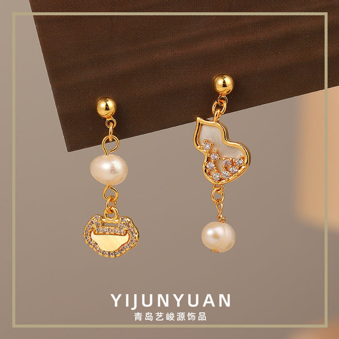 Wholesale Light luxury and fashionable natural freshwater pearl zircon earrings with a high-end feel, simple temperament, exquisite earrings for women