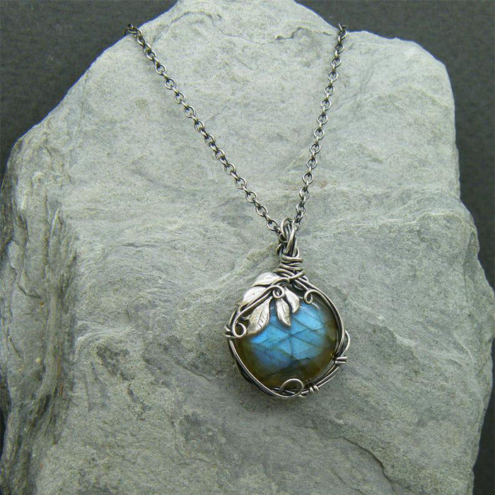 Wholesale Retro Personalized Leaf-Wrapped Imitation Moonstone Pendant Inlaid Edged Necklace