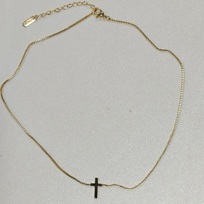 Wholesale Stainless steel gold-plated small cross pendant necklace, collarbone chain, fashionable