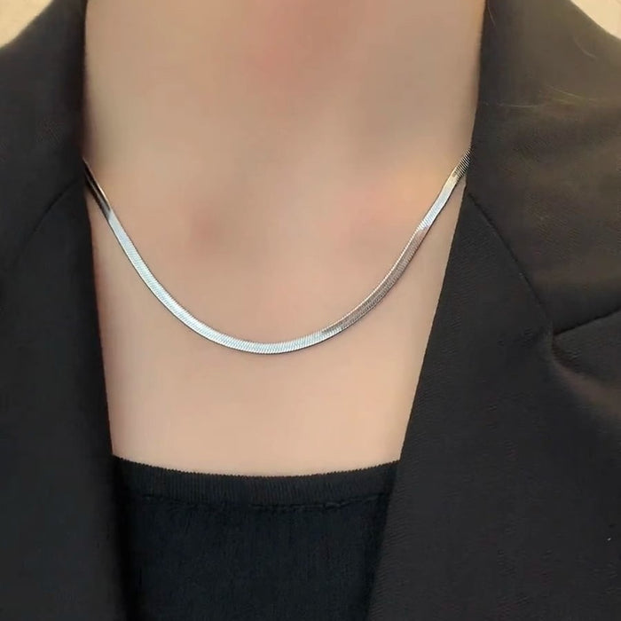 Wholesale Golden clavicle chain necklace is simple and high-end. Snake bone chain necklace