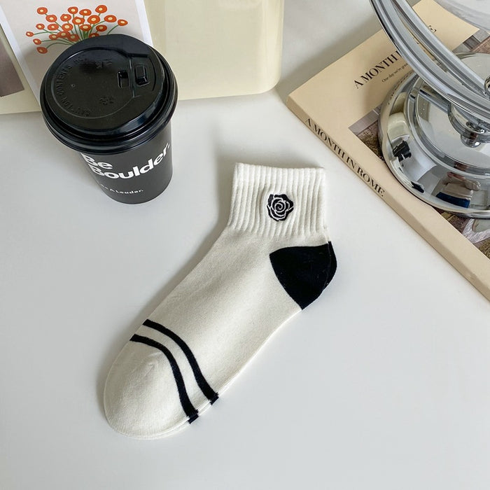 Wholesale Embroidered white short socks